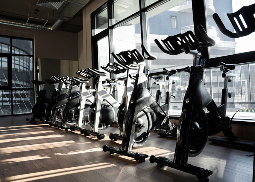 Велодорожки в спортивном зале